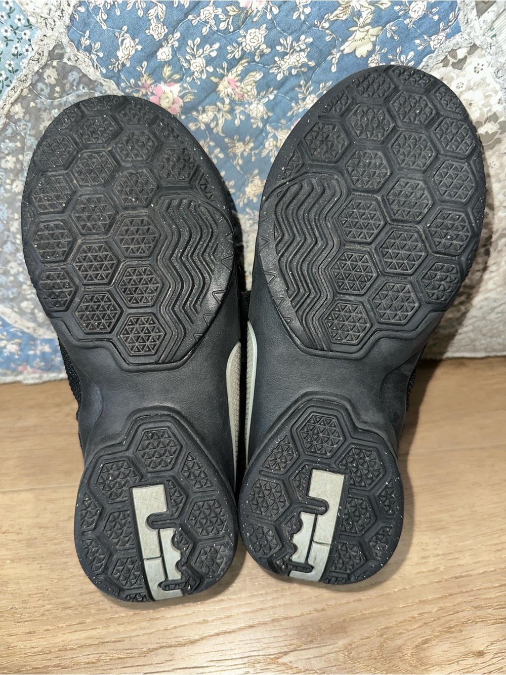 Nike Kids LeBron James Black High-Top Hook-and-Loop Sneakers - Picture 6 of 7
